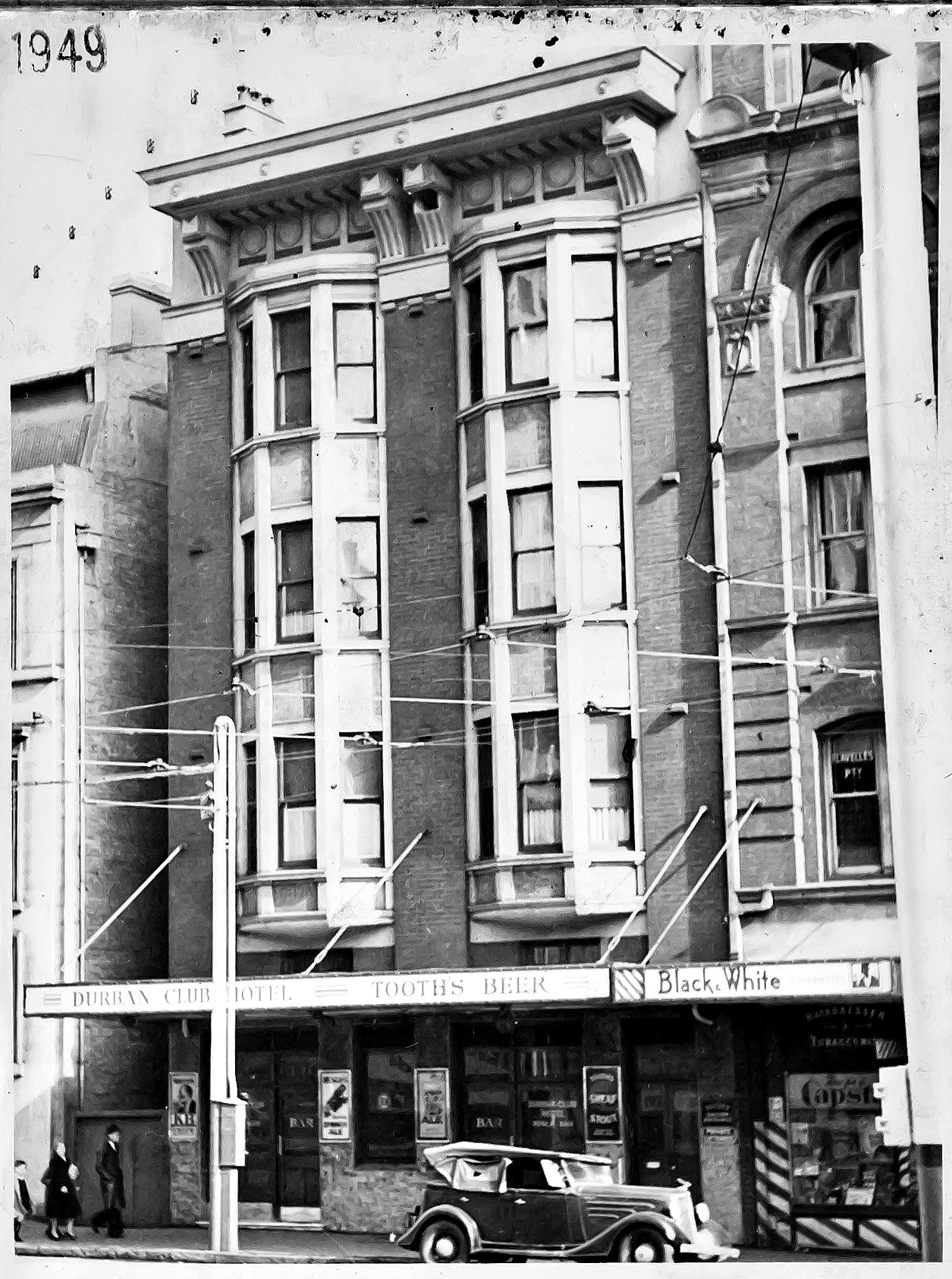 Man falls 18 metres to his death at Sydney's Durban Club Hotel