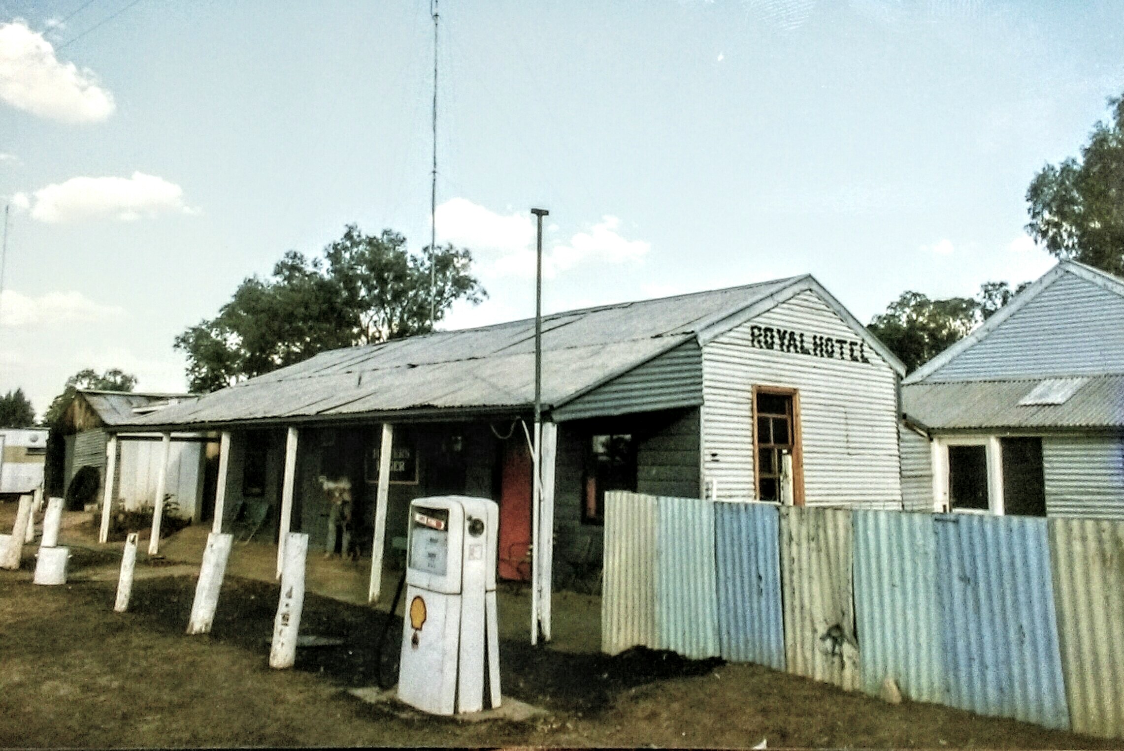 Tilpa's two pubs and the big drinking shearers