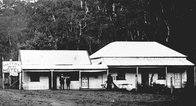 Opposition publican 'cut the grass' on the Blue Duck's grand opening